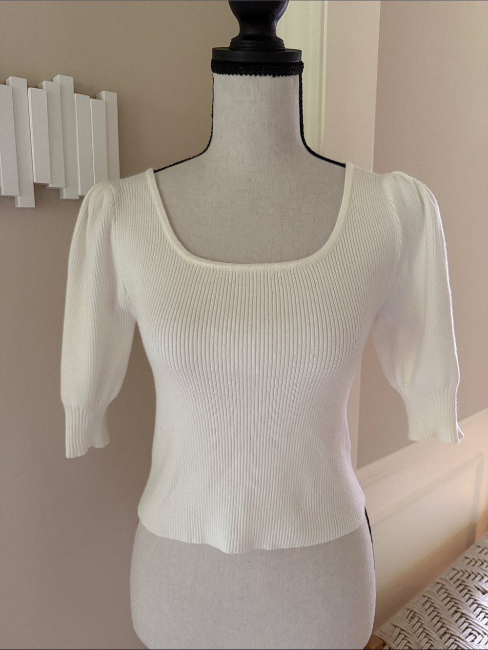 Celebrity Pink Ribbed Puff Sleeve Sweater Top Ivory Scoop Neck Medium